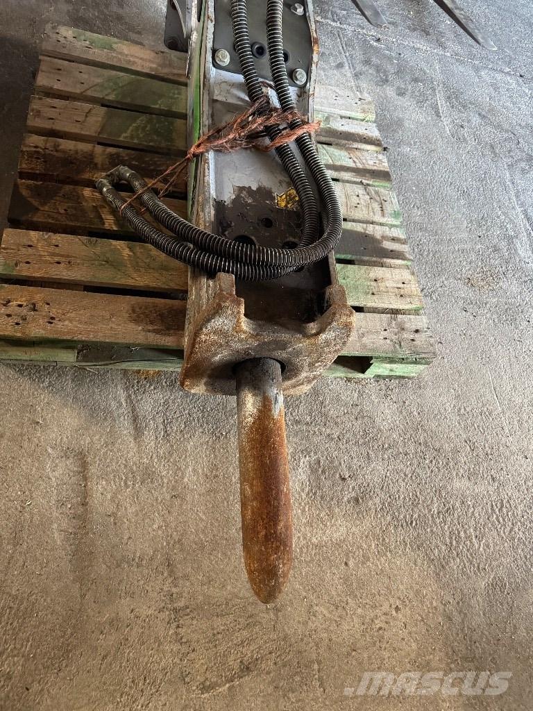 Hyundai R140W-9A Колісні екскаватори