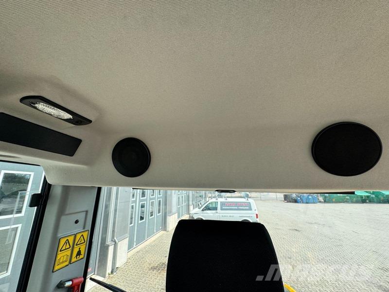 JCB 413 2.800h Фронтальні навантажувачі