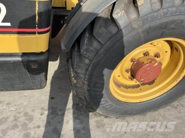 CAT TH62 Телескопічний навантажувач