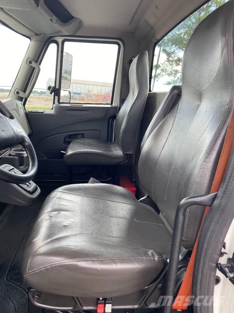 International MV607 Тягачі