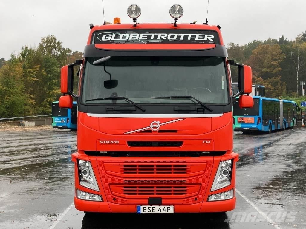 Volvo FM Вантажівки з гаковим підйомом