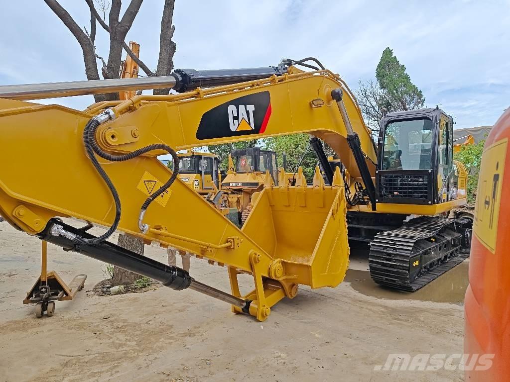 CAT 330D 2L Гусеничні екскаватори