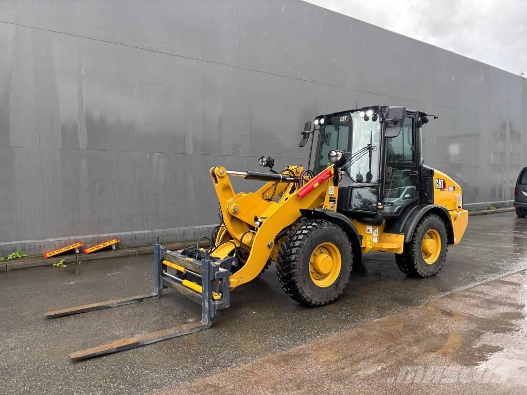 CAT 906 Фронтальні навантажувачі