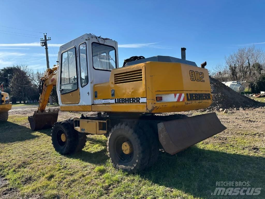 Liebherr 902 Колісні екскаватори