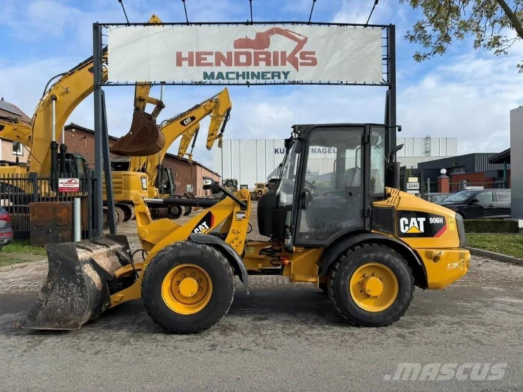 CAT 906H Фронтальні навантажувачі