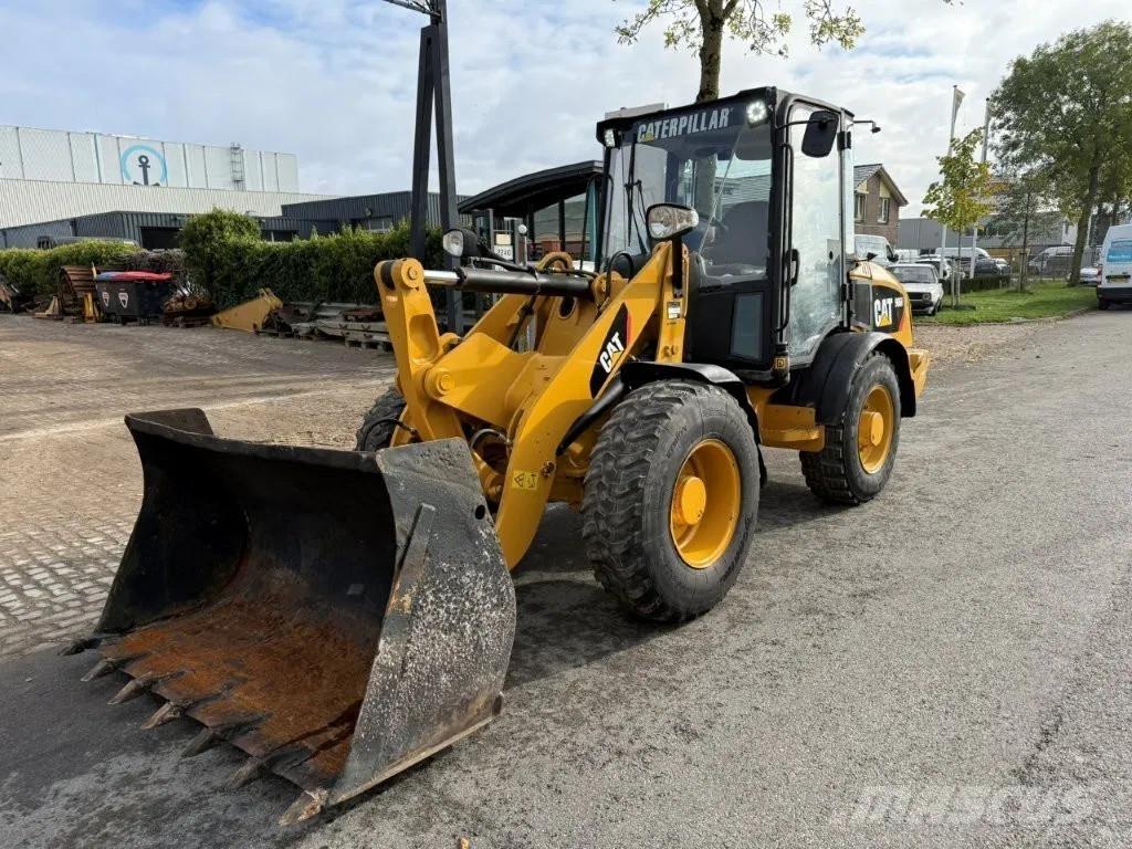 CAT 906H Фронтальні навантажувачі