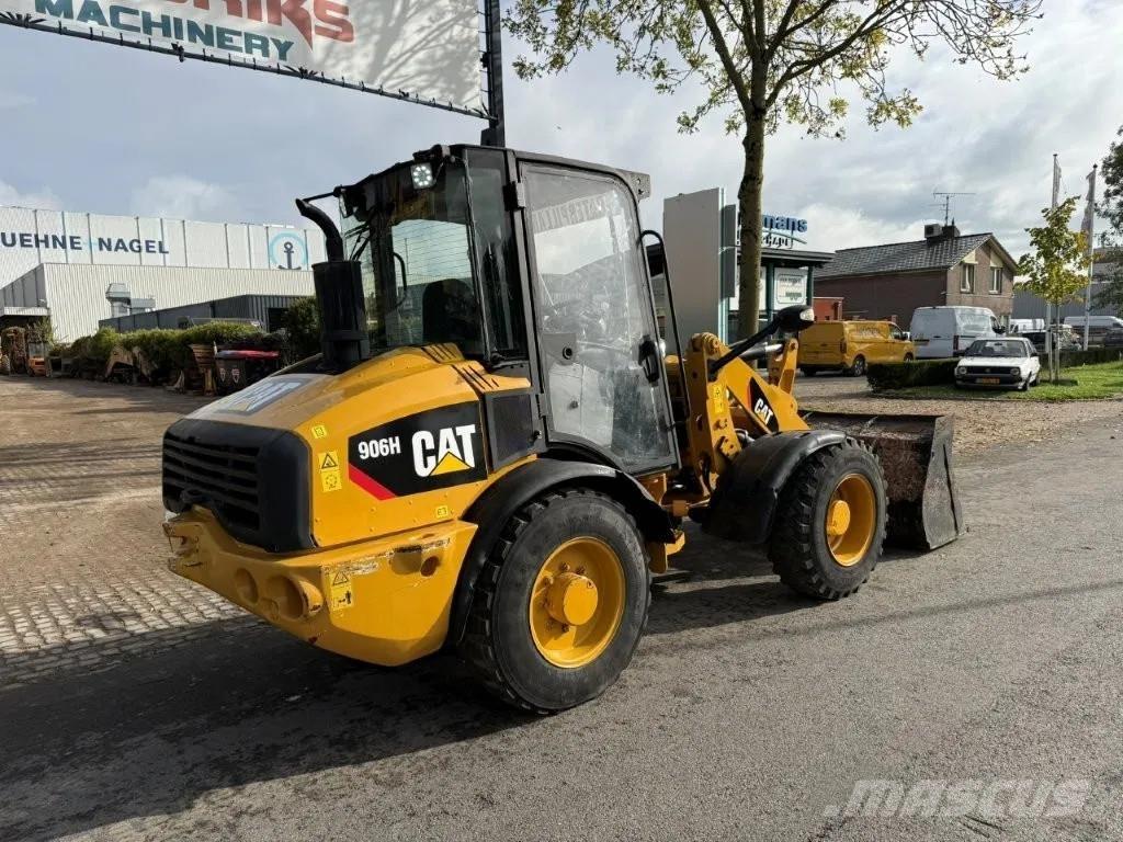 CAT 906H Фронтальні навантажувачі