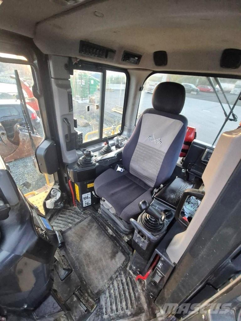 Komatsu D65 pxi Гусеничні бульдозери