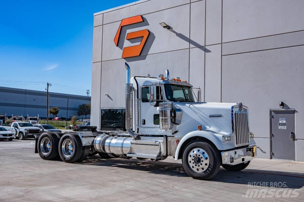 Kenworth W900 Тягачі