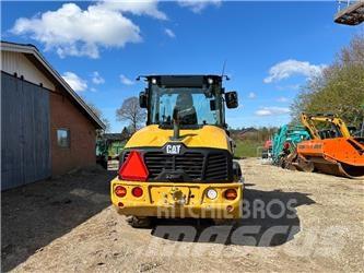 CAT 906 Фронтальні навантажувачі