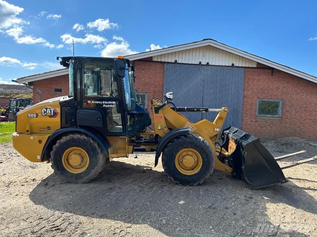 CAT 906 Фронтальні навантажувачі