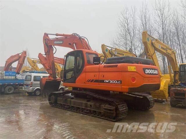 Doosan DX300 Гусеничні екскаватори