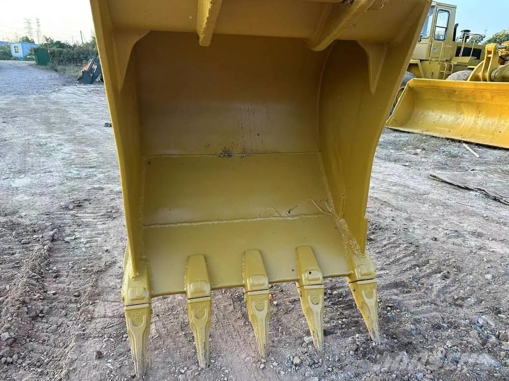 CAT 330 D L Гусеничні екскаватори