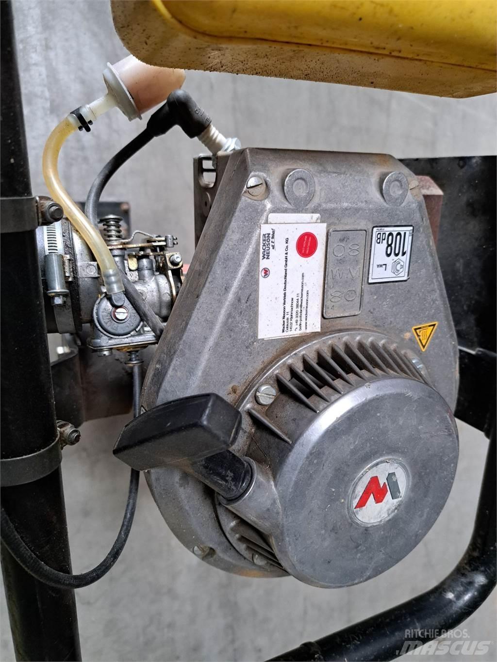 Wacker Neuson BS30 Трамбувальники