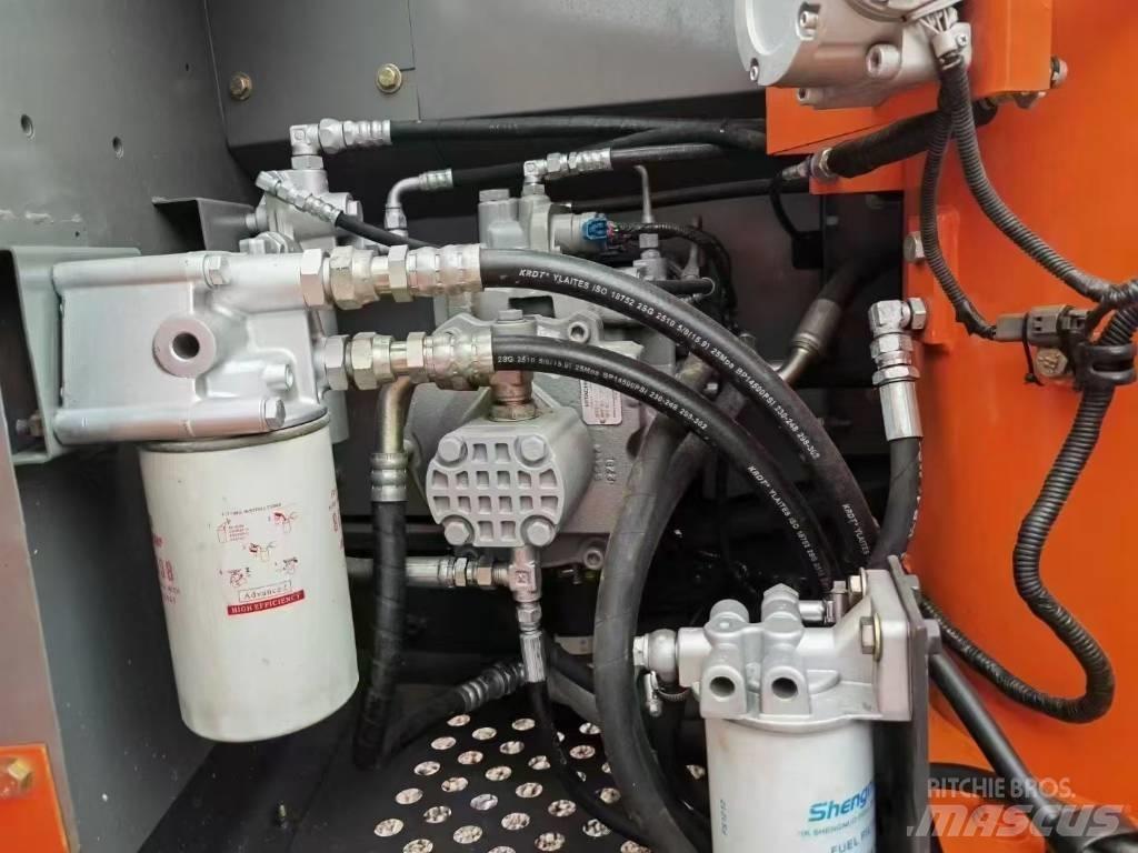 Hitachi 120 Гусеничні екскаватори
