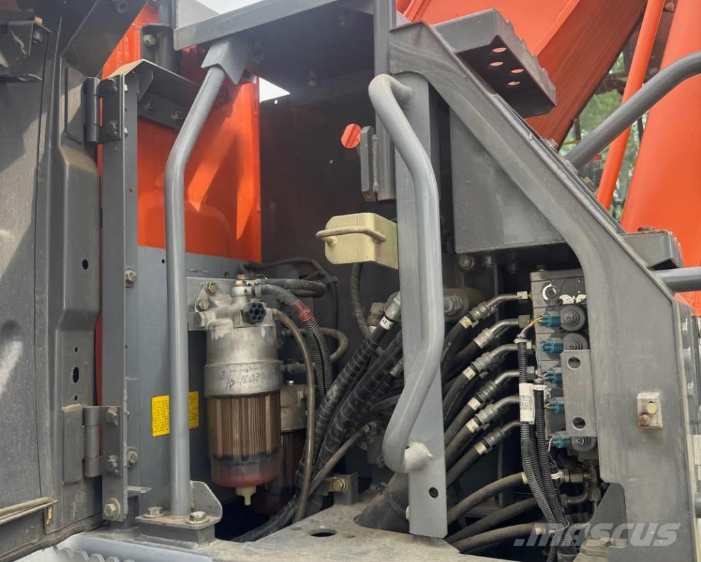 Hitachi ZX 220 W-3 Колісні екскаватори