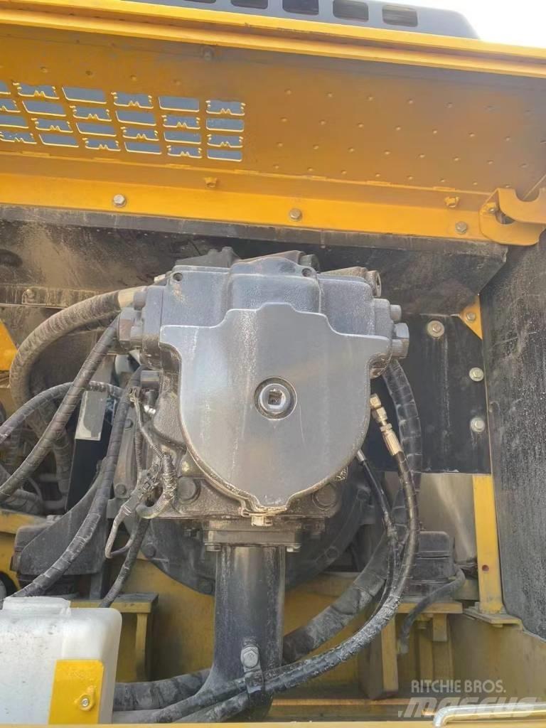 Komatsu 450LC-8 Гусеничні екскаватори