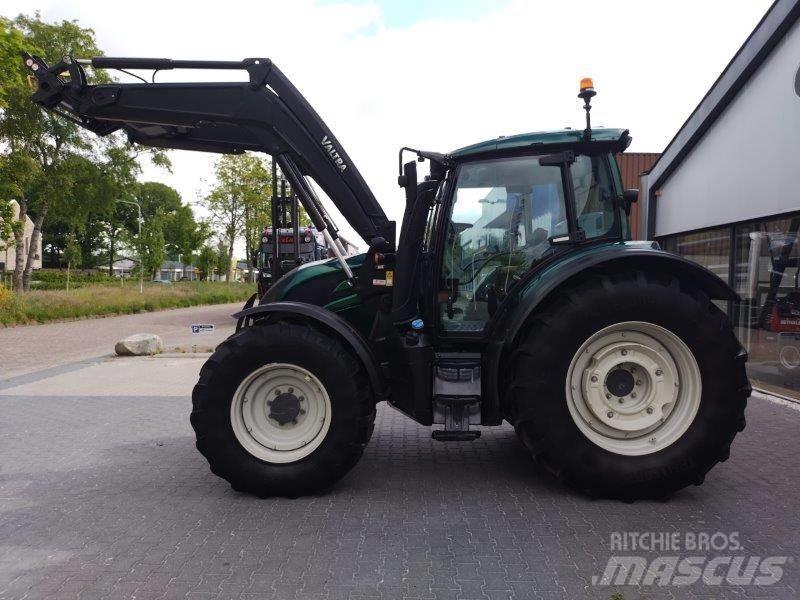 Valtra N134 A Трактори