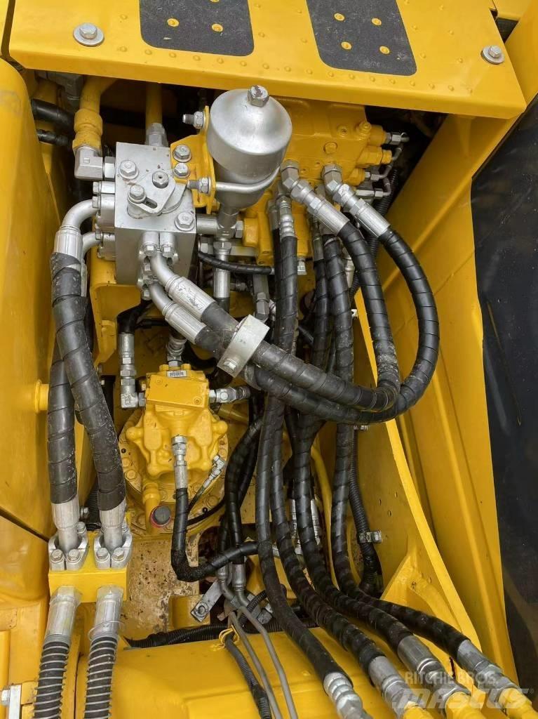 Komatsu 120-8 Гусеничні екскаватори