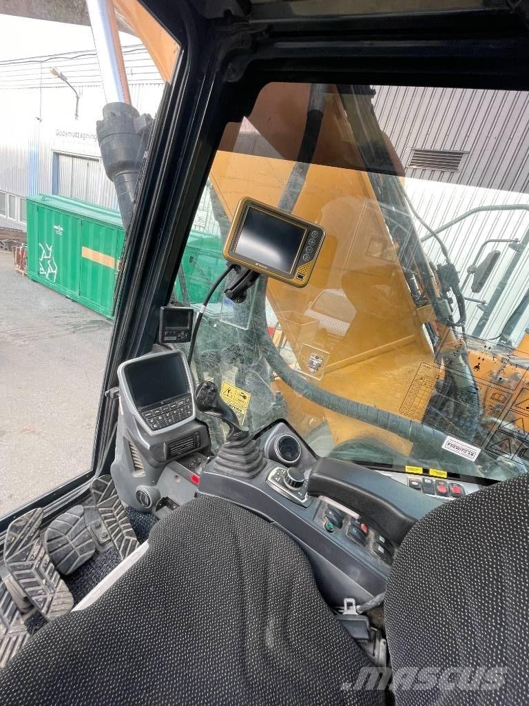 Hyundai HX 260 L Гусеничні екскаватори