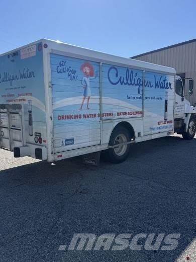 Hino 268 Вантажівки для доставки напоїв