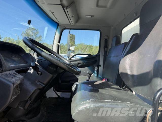 Hino 268 Вантажівки для доставки напоїв