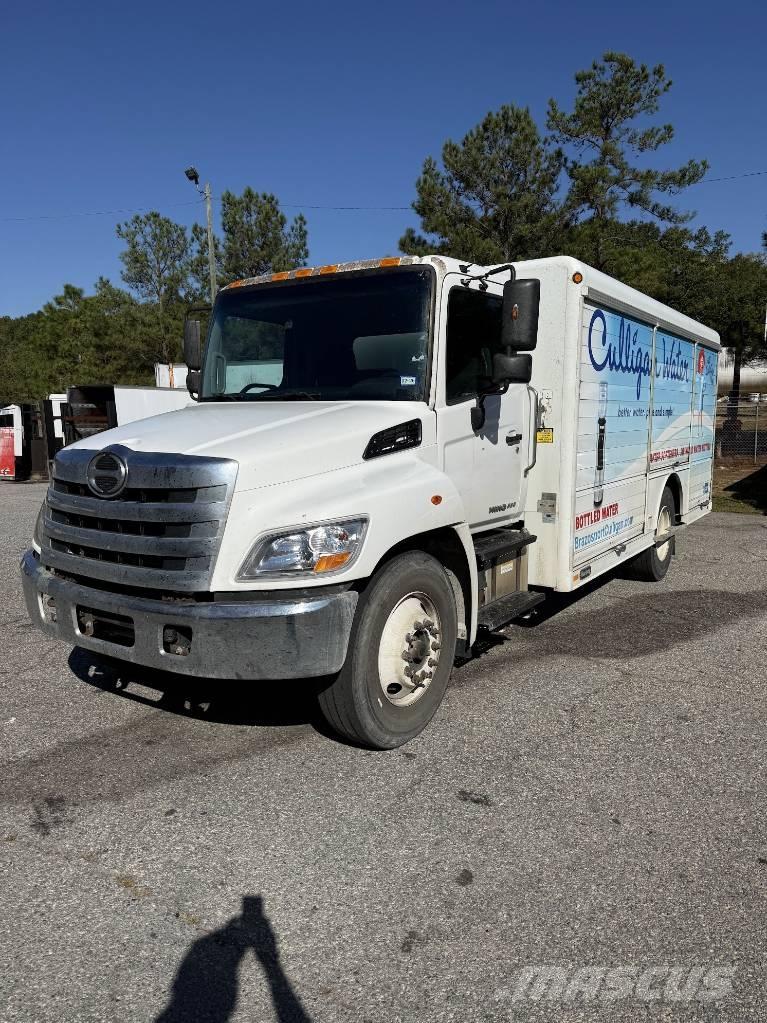 Hino 268 Вантажівки для доставки напоїв