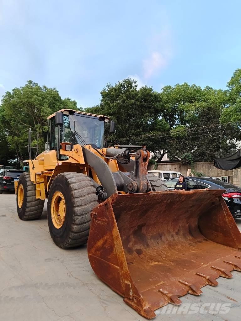 Volvo L 120 Фронтальні навантажувачі