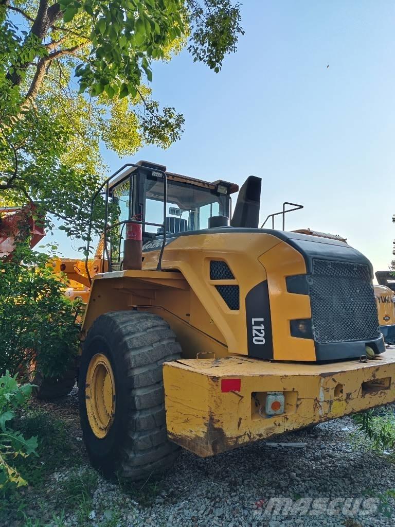 Volvo L 120 Фронтальні навантажувачі