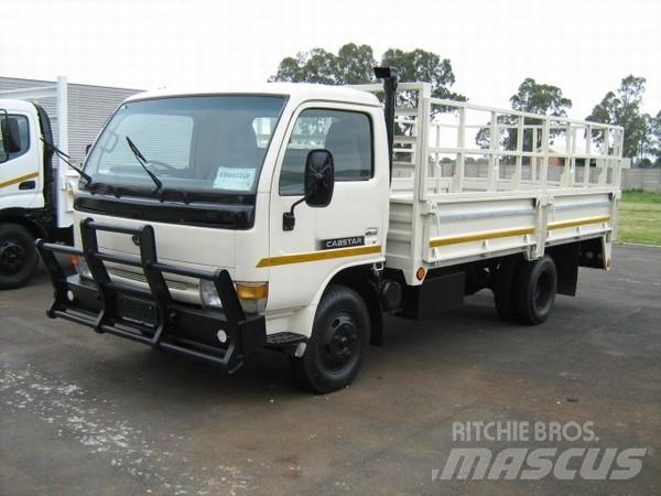 Nissan Cabstar Вантажівки-платформи/бокове розвантаження