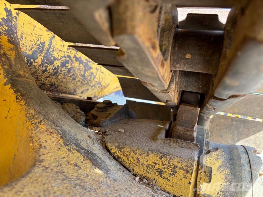 Komatsu D37 PX-23 Гусеничні бульдозери