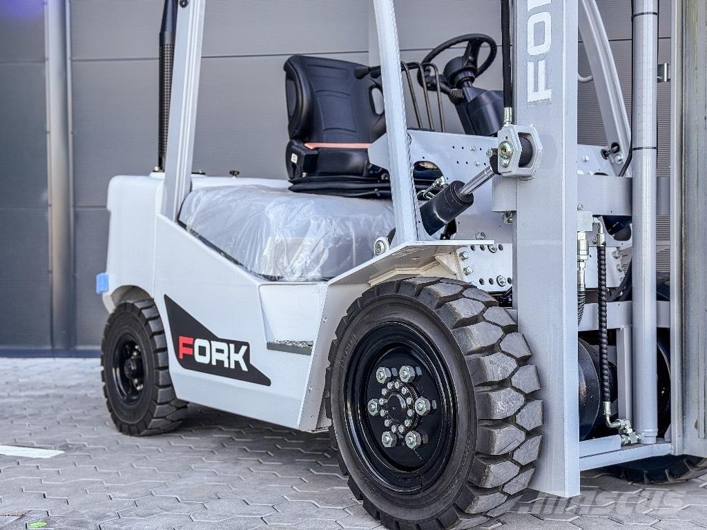Fork LK30d-30 Дизельні навантажувачі