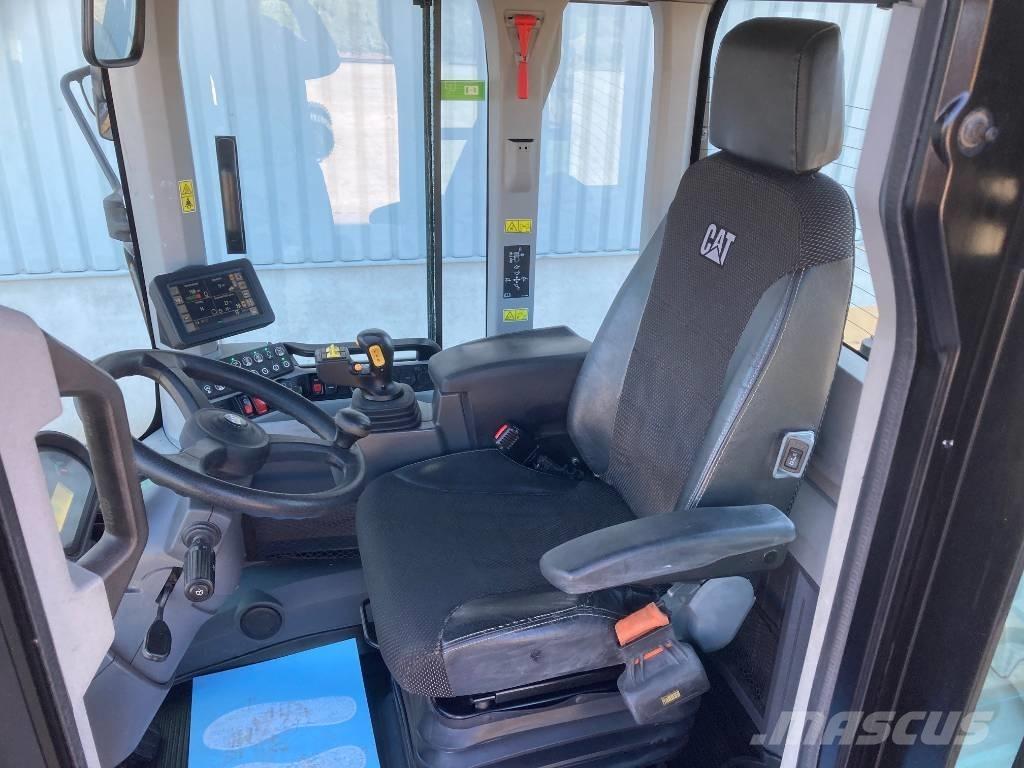 CAT 938M Фронтальні навантажувачі