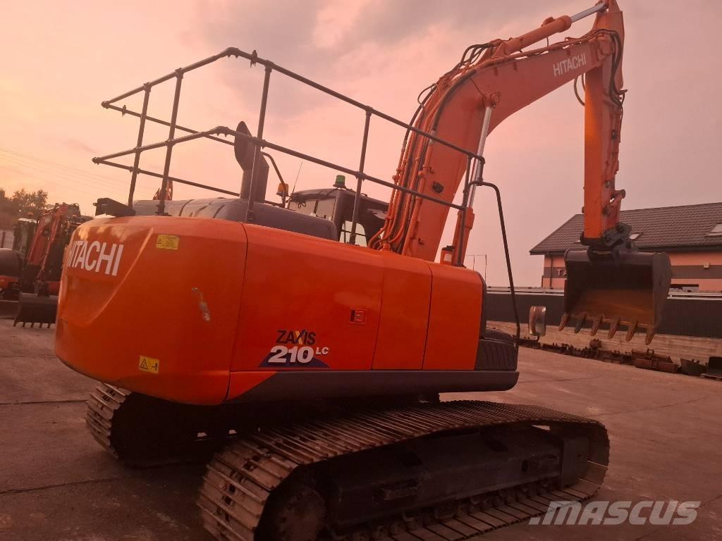 Hitachi 210LC Гусеничні екскаватори