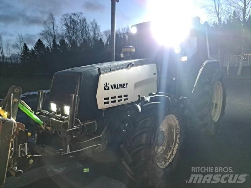 Valmet 8100 Трактори