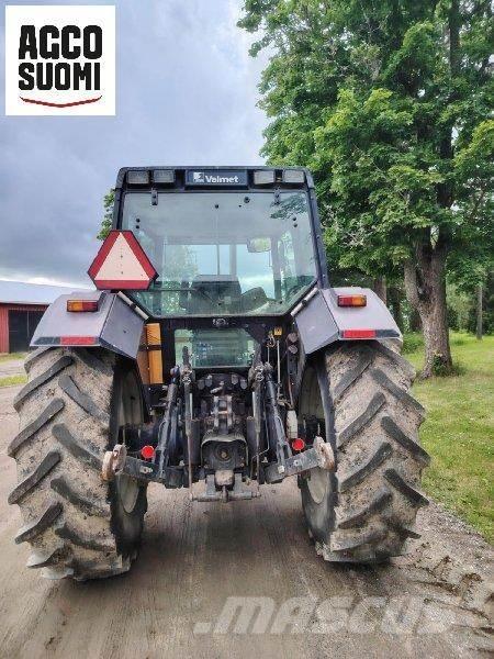 Valtra 8400 Трактори