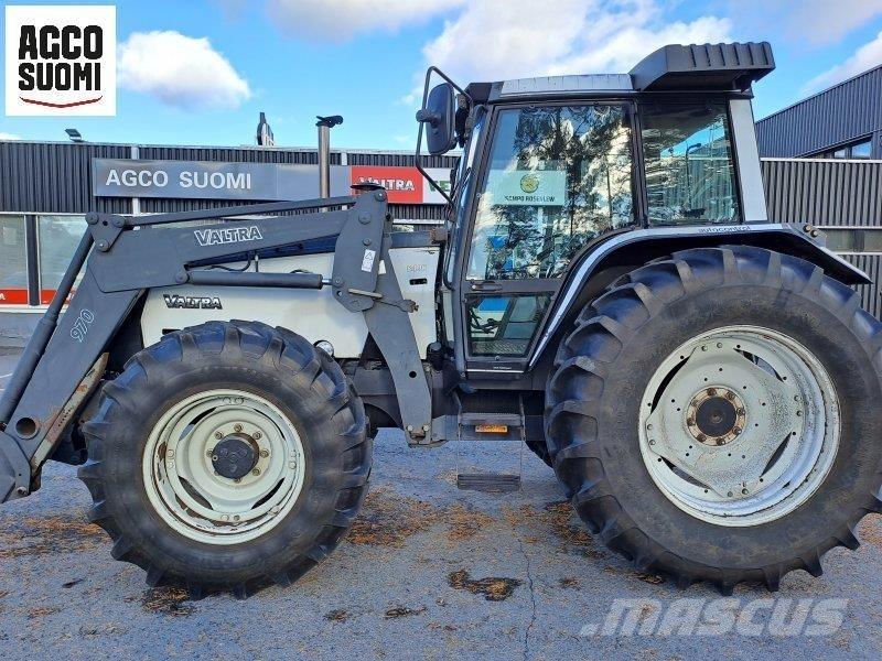 Valtra 8400 Трактори