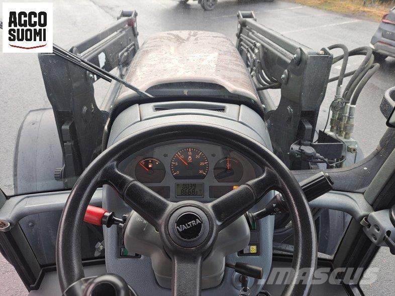 Valtra M120 Трактори