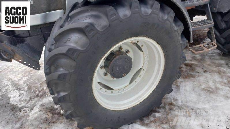 Valtra M150 Трактори