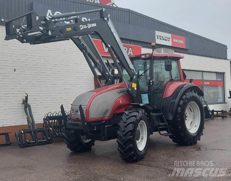 Valtra T150 Трактори