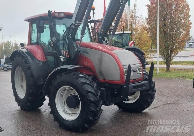 Valtra T150 Трактори