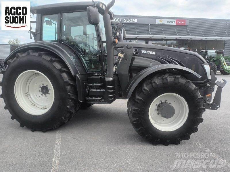 Valtra T213 VERSU Трактори