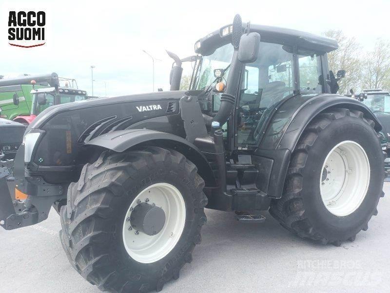 Valtra T213 VERSU Трактори