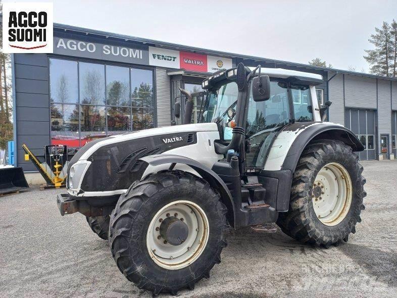 Valtra T213 VERSU Трактори