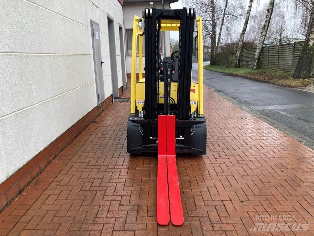 Hyster J 3.0 XN Електронавантажувачі