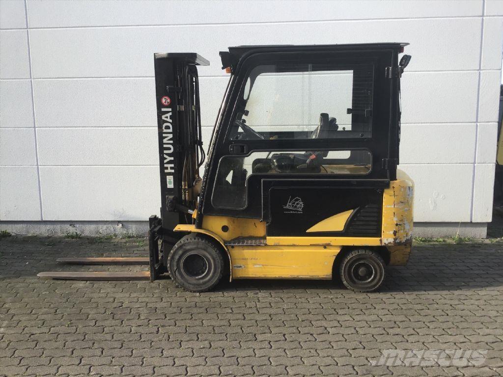 Hyundai 32B-7 Електронавантажувачі