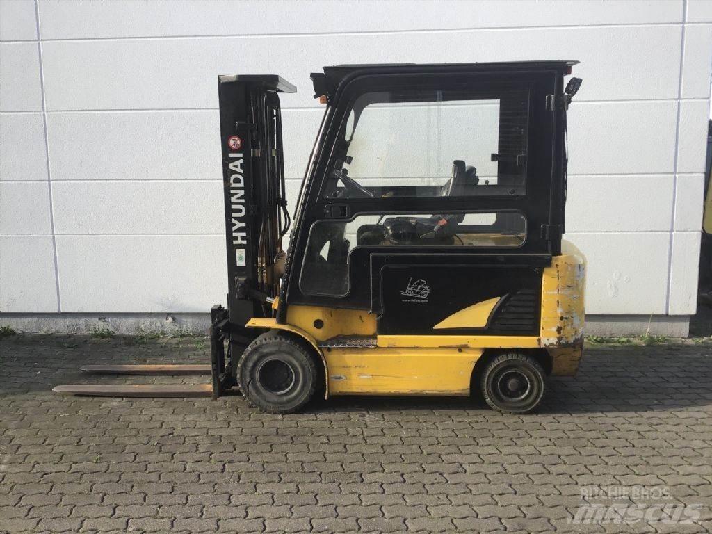 Hyundai 32B-7 Електронавантажувачі
