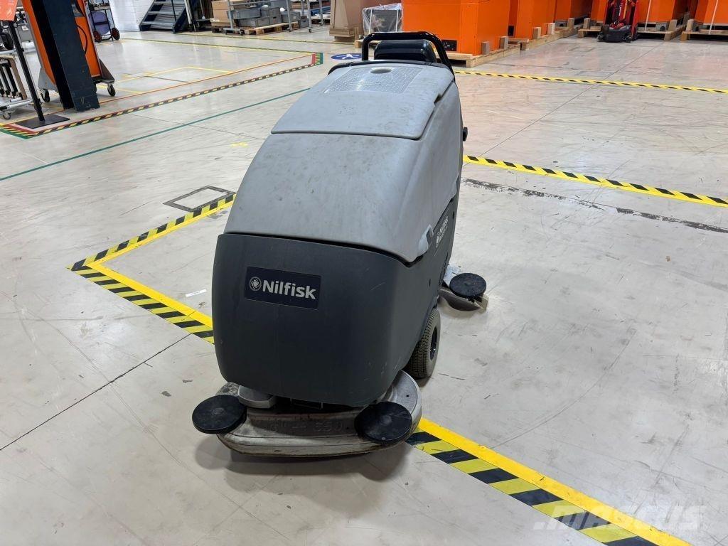 Nilfisk BA 651 Підмітальні машини