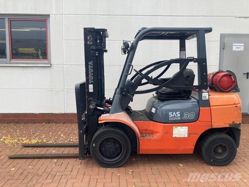 Toyota 02-7FGF30 Газові навантажувачі