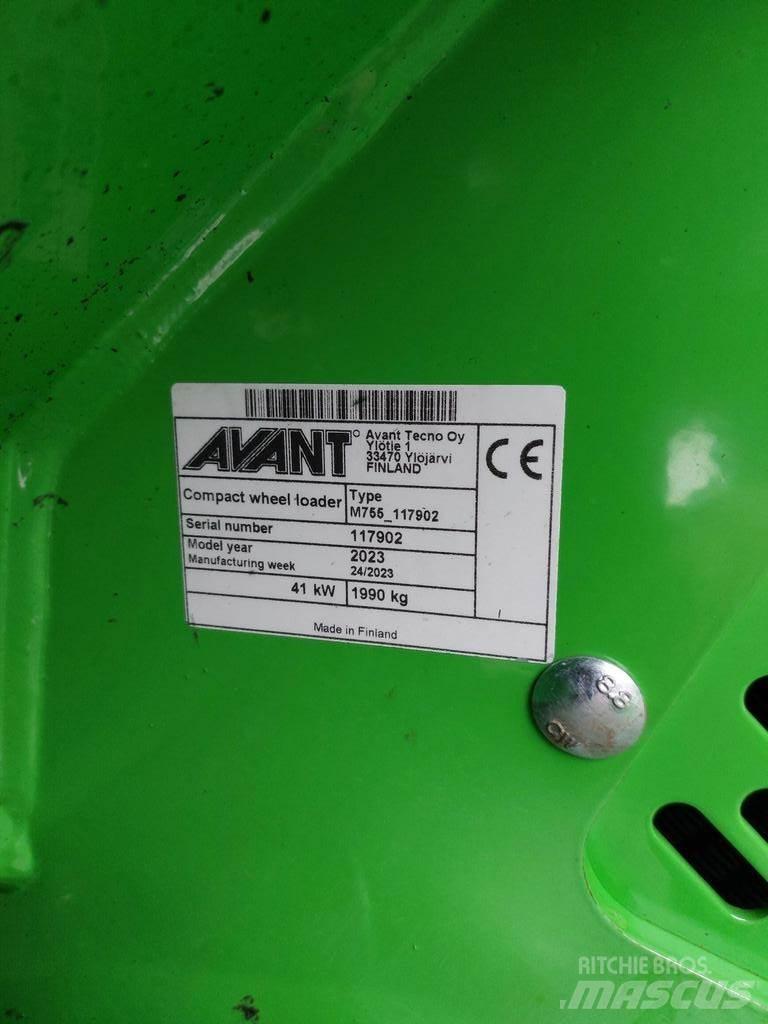 Avant 755 Багатофункціональне обладнання для вантажних і землекопальних робіт
